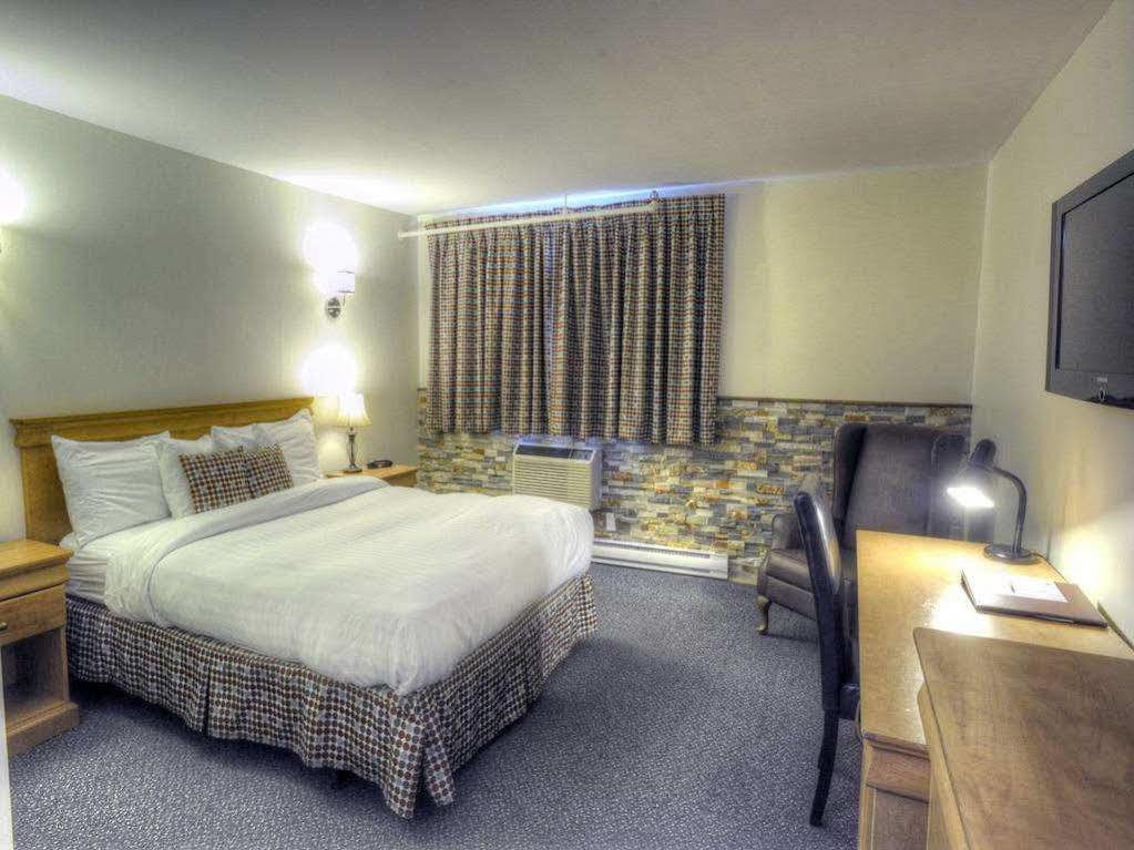 Hotel Continental Centre-Ville Val-d'Or Bagian luar foto