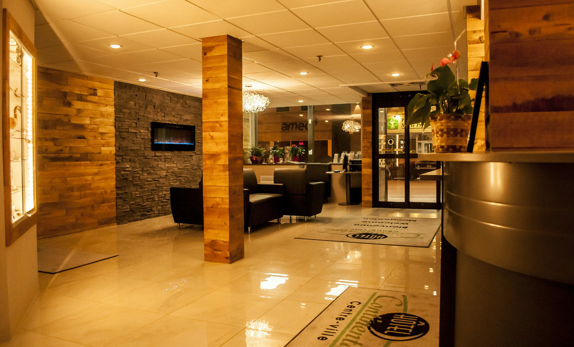 Hotel Continental Centre-Ville Val-d'Or Bagian luar foto